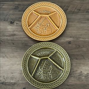 Set of 2 SARREGUEMINES FRANCE LA FONDUE DIVIDED DINNER PLATE 9 3/8" COW